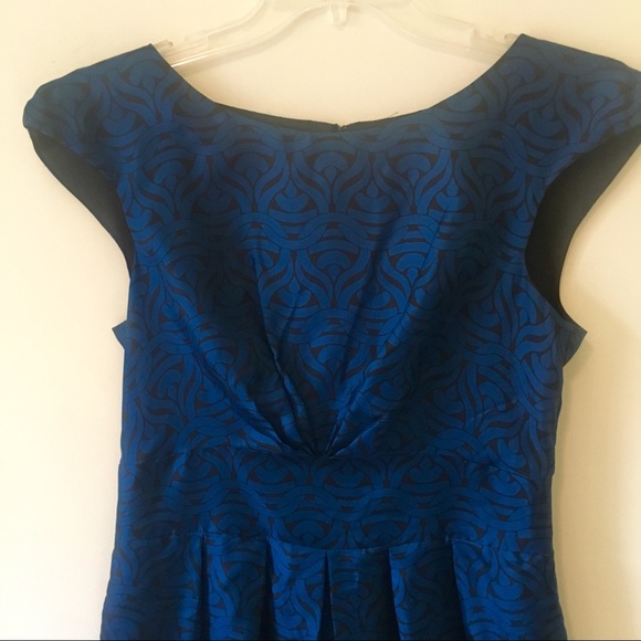 {Banana Republic} 100% Silk Geometric Print Dress - Picture 2 of 7